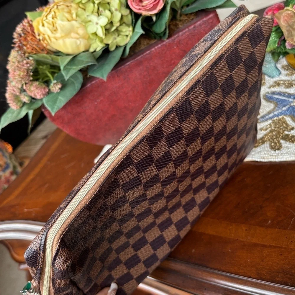 Brown Checkered Zippered Travel Pouch Makeup Bag w/ 14 Pairs of Faux Mink Lashes